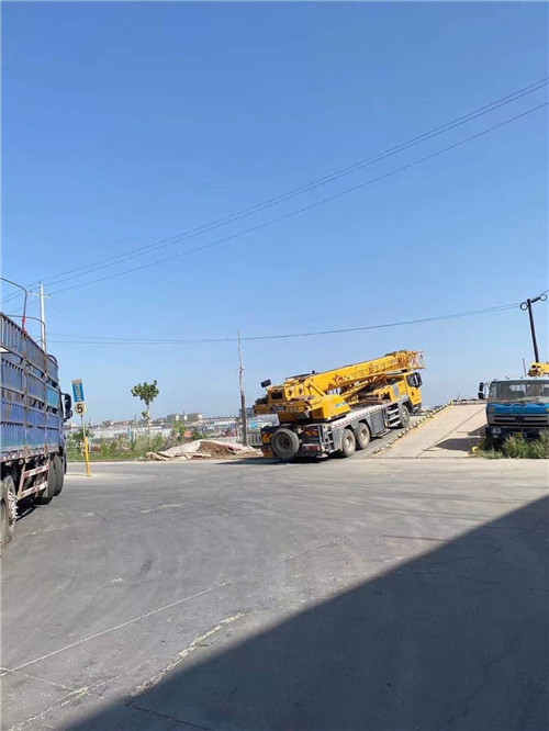 芦淞区25吨吊车的租赁价格大概是多少？